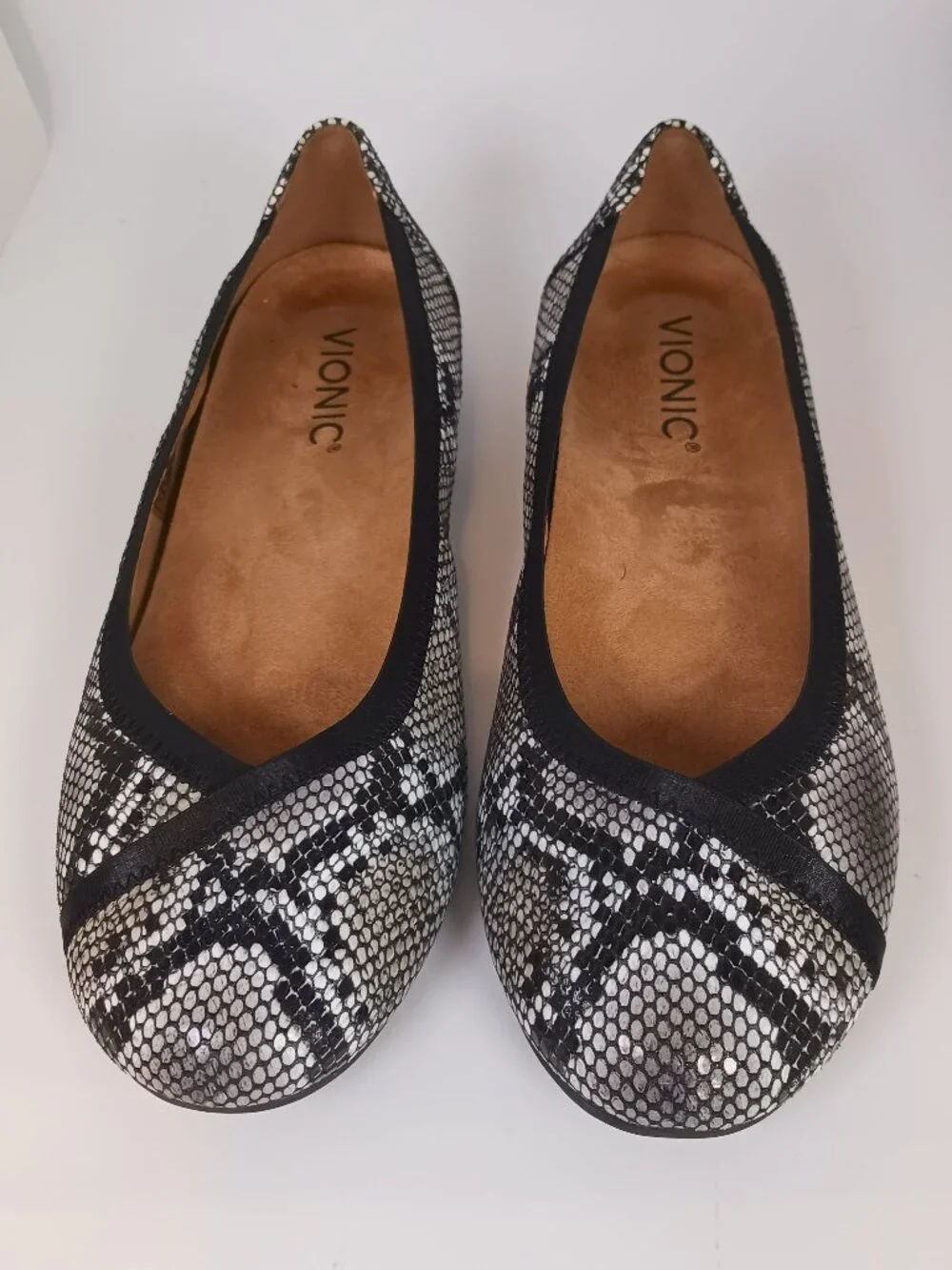 Vionic Carroll Women’s 7 Ballet Flats Black Snake Print Leather Balletcore